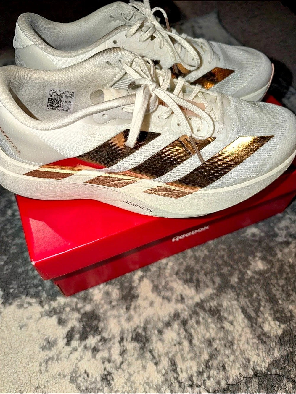 Reebok Adizero Color Block Athletic Shoes in White & Gold Like New